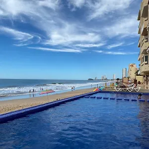 Apartment Marina Del Sol Directly On The Ocean 102
